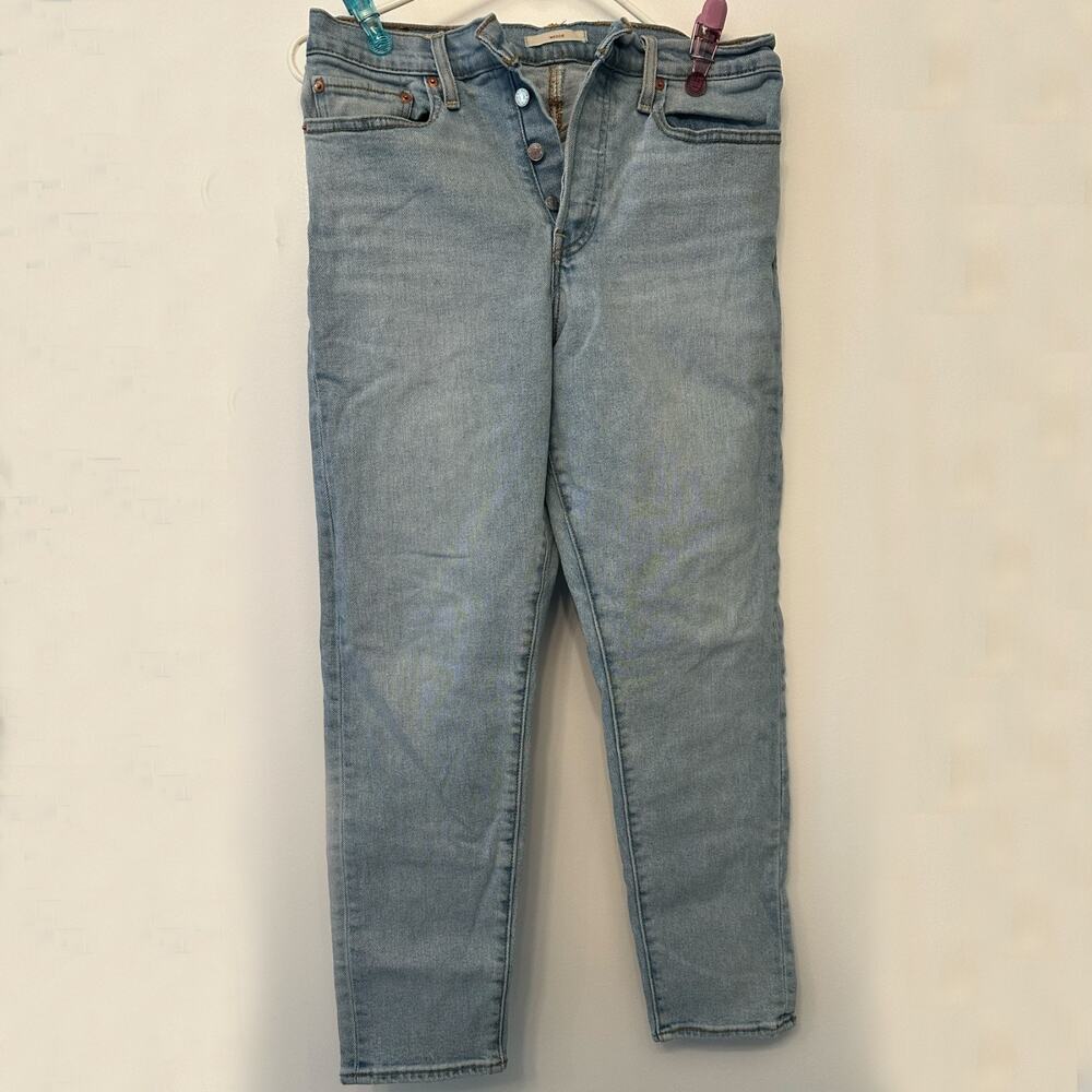 Levi’s Wedgie Straight Jeans Women’s Light Wash Button Fly High Rise Denim Pants